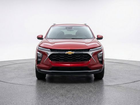 Used 2025 Chevrolet Trax LT w/ LT Convenience Package FWD image 2