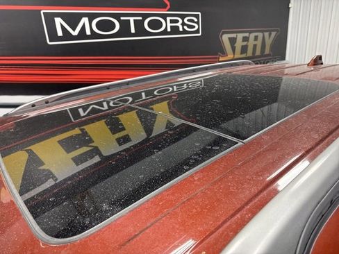 Used 2016 Ford Explorer XLT w/ Equipment Group 202A image 6