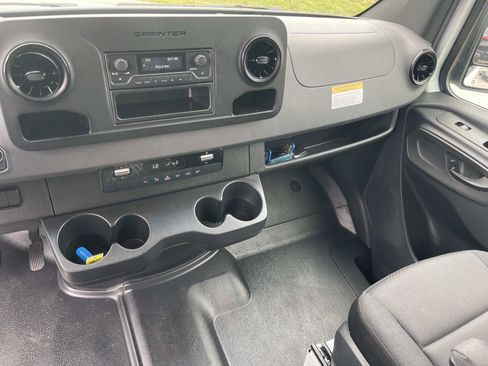 Used 2024 Mercedes-Benz Sprinter 2500 image 23