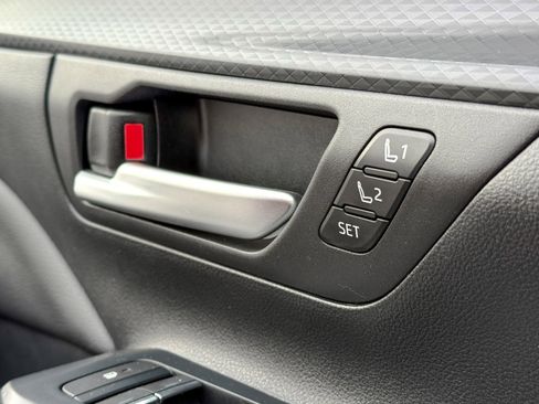 Used 2024 Toyota Grand Highlander AWD Hybrid image 14