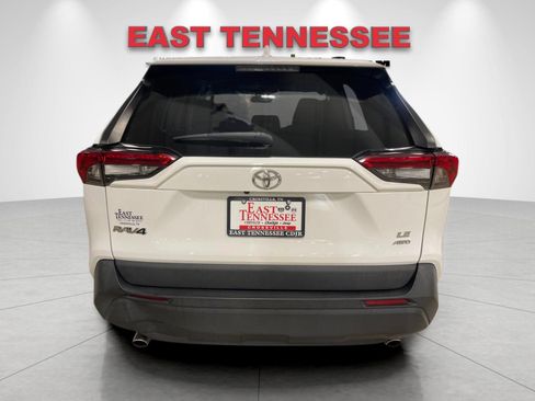 Used 2022 Toyota RAV4 LE AWD/4WD image 4