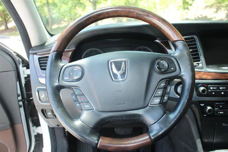 Used 2014 Hyundai Equus Signature RWD image 16