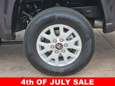 Used 2025 Toyota Tacoma SR5 AWD/4WD image 35