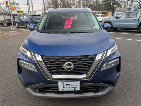 Used 2023 Nissan Rogue SV w/ SV Premium Package image 2