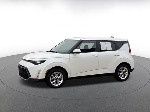 Used 2025 Kia Soul LX w/ LX Technology Package FWD image 8