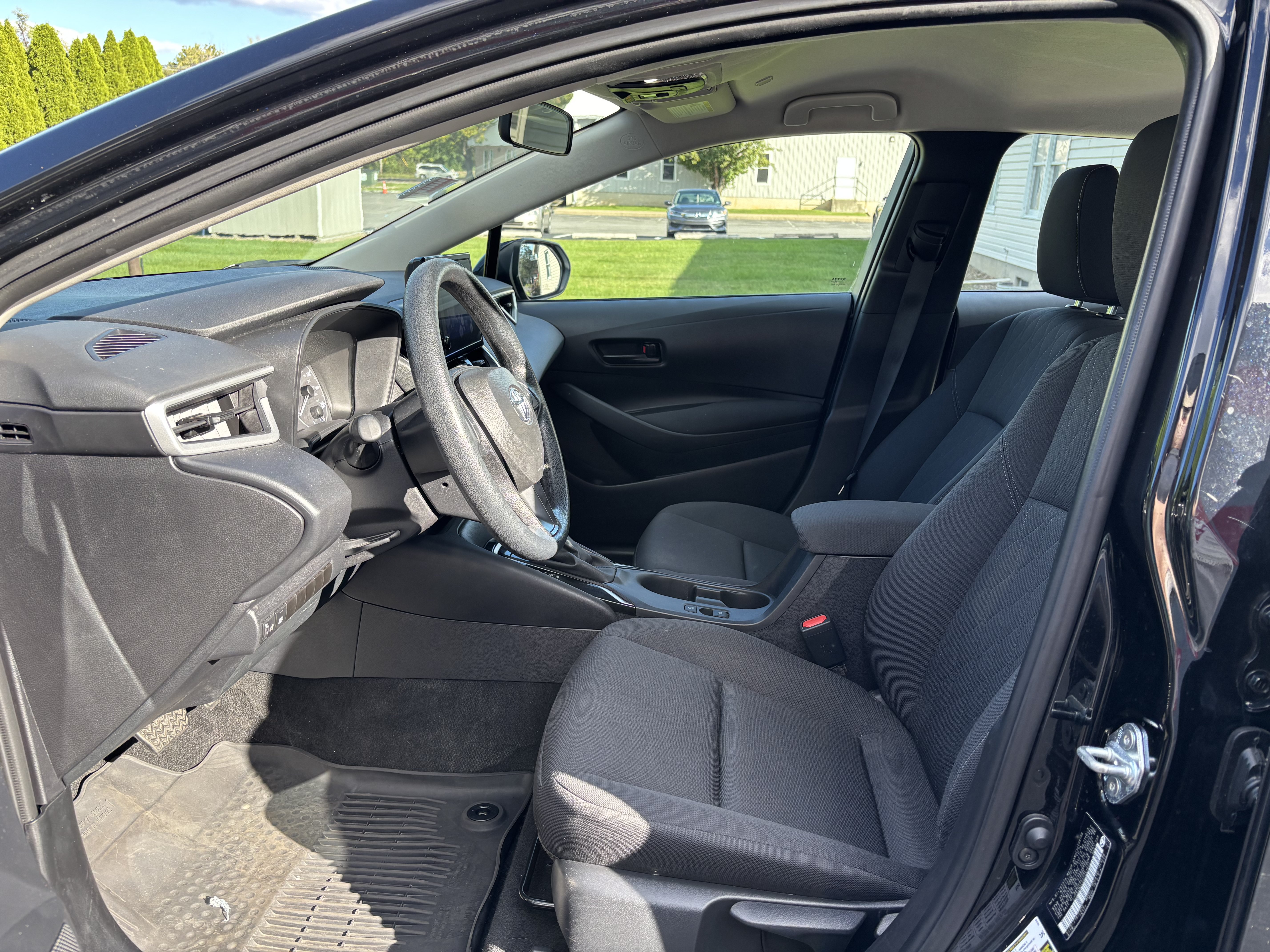 Used 2025 Toyota Corolla LE FWD image 13