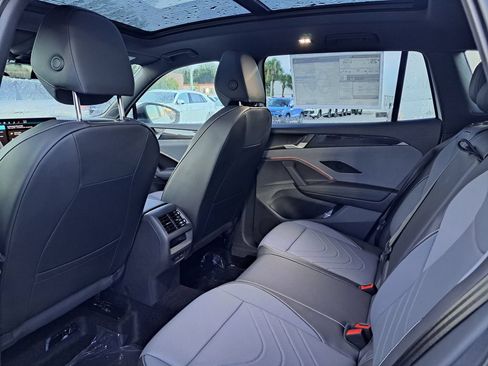 New 2026 Volkswagen Tiguan SE R-Line FWD image 4
