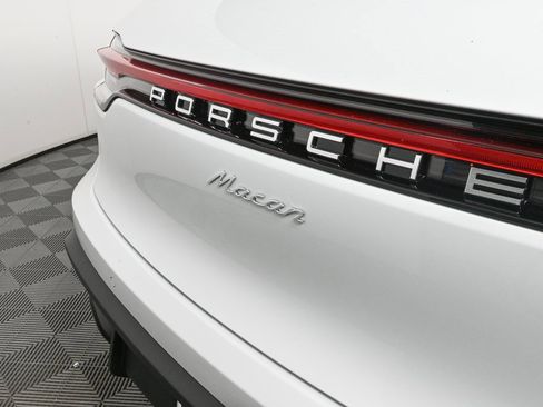 Certified 2025 Porsche Macan image 37