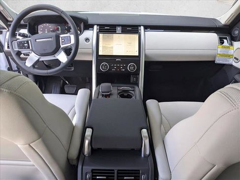 New 2026 Land Rover Discovery S image 14