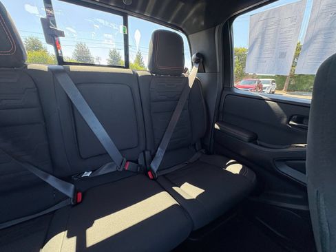 Used 2026 Nissan Frontier PRO-4X AWD/4WD image 37