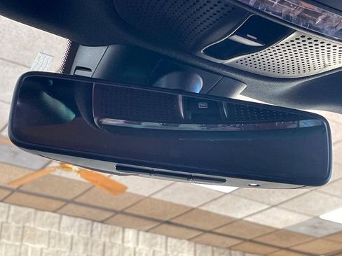 Used 2017 Mercedes-Benz E 300 4MATIC image 40