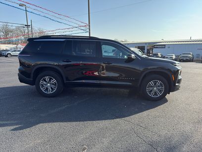 Used 2025 Chevrolet Traverse LT