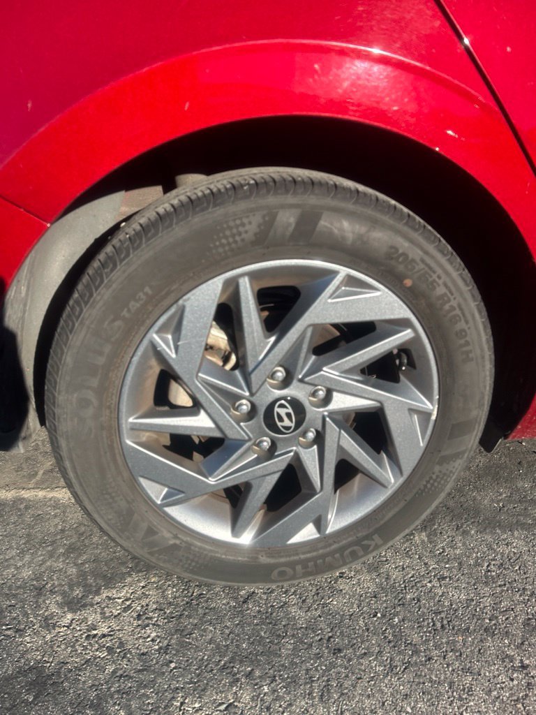 Used 2024 Hyundai Elantra SEL FWD image 9