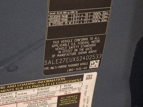 Certified 2025 Land Rover Defender 110 X-Dynamic SE image 27