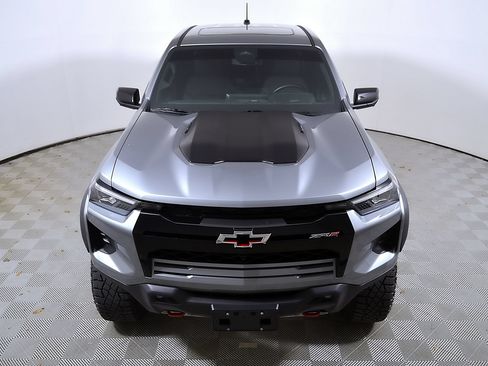 Used 2025 Chevrolet Colorado ZR2 w/ Technology Package AWD/4WD image 4