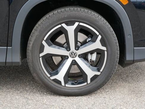 Certified 2026 Volkswagen Tiguan SE AWD/4WD image 9