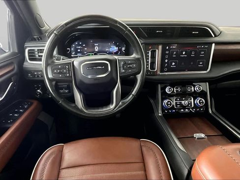 Used 2023 GMC Yukon XL Denali Ultimate AWD/4WD image 6