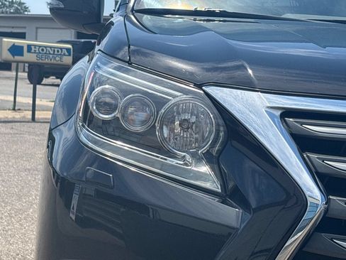 Used 2019 Lexus GX 460 Premium w/ Premium Package AWD/4WD image 29