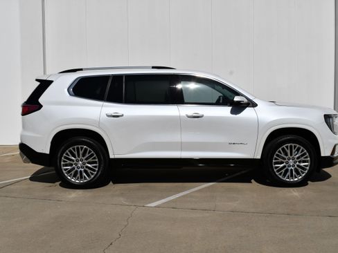 Used 2024 GMC Acadia Denali w/ Super Cruise Package image 4