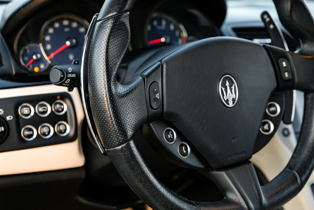 Used 2016 Maserati GranTurismo Sport RWD image 17