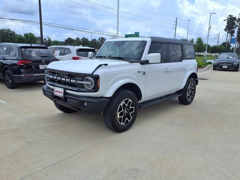 Used 2025 Ford Bronco Outer Banks AWD/4WD image 3