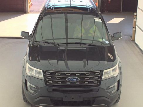 Used 2017 Ford Explorer XLT w/ Equipment Group 202A image 2