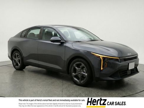 Used 2025 Kia K4 LXS image 1