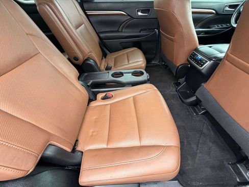 Used 2018 Toyota Highlander Limited Platinum image 32