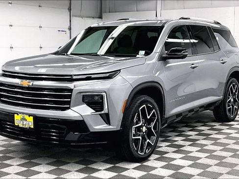 Used 2025 Chevrolet Traverse High Country image 12