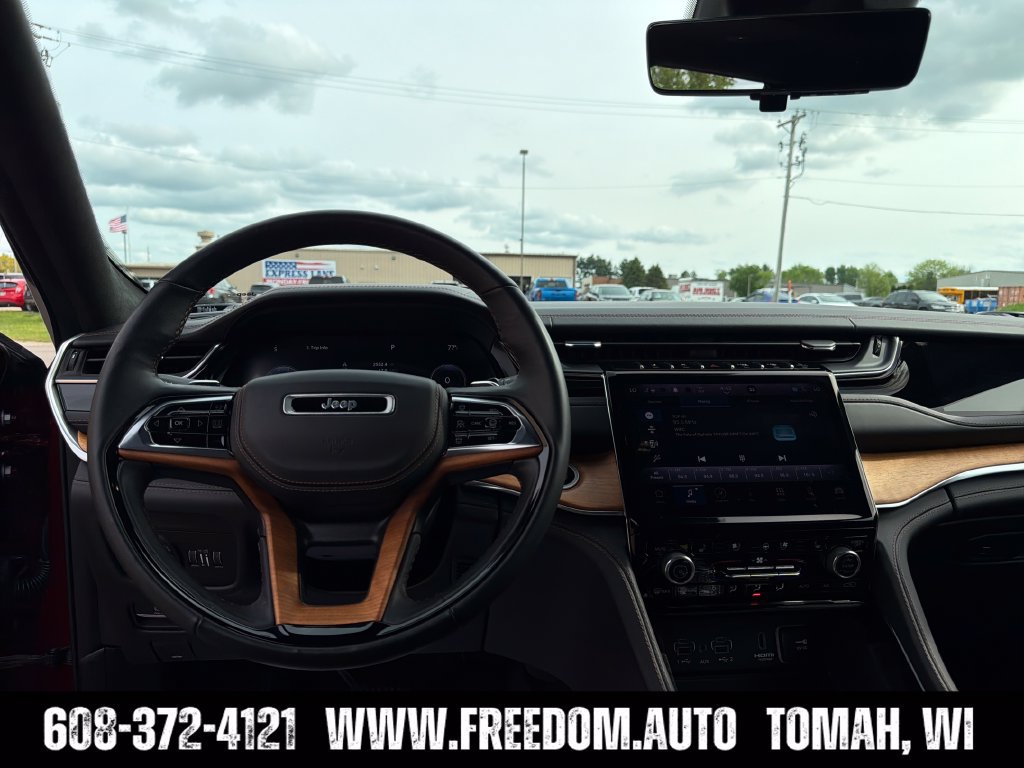 Used 2023 Jeep Grand Cherokee L Summit AWD/4WD image 13