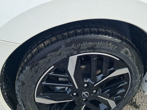 New 2025 Nissan Versa SR w/ Trunk Package image 29