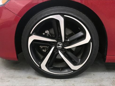 Used 2018 Honda Accord Sport image 9