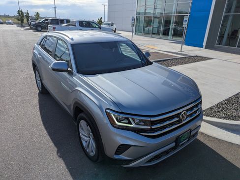 Used 2023 Volkswagen Atlas Cross Sport SE AWD/4WD image 3