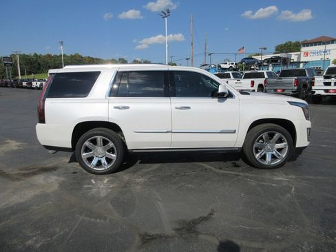 Certified 2019 Cadillac Escalade Premium Luxury AWD/4WD image 5