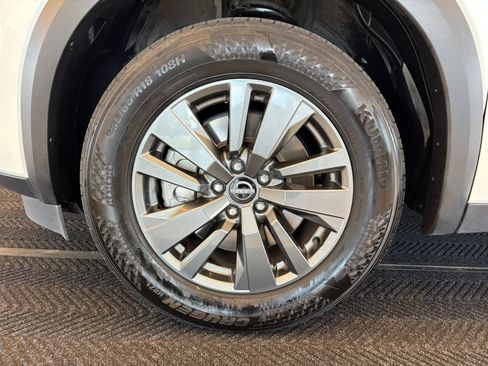 Used 2024 Nissan Pathfinder SV AWD/4WD image 11