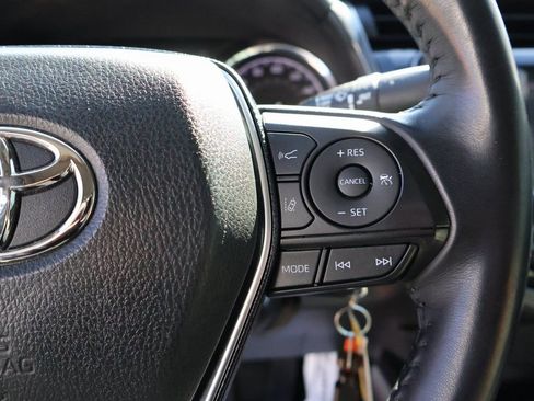 Used 2020 Toyota Camry SE image 29