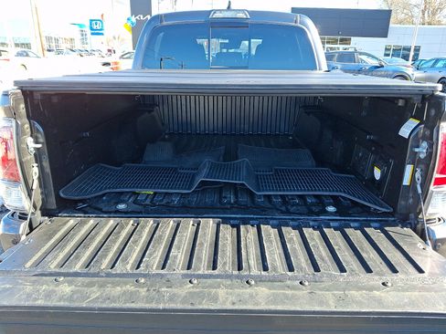 Used 2022 Toyota Tacoma TRD Off-Road image 20