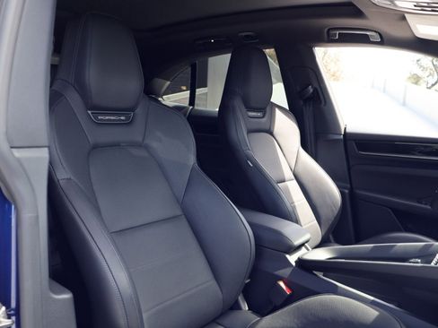 Certified 2025 Porsche Macan Electric image 24