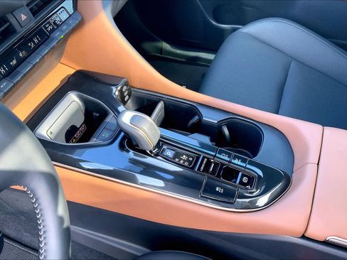 Used 2025 Toyota Crown Limited image 17