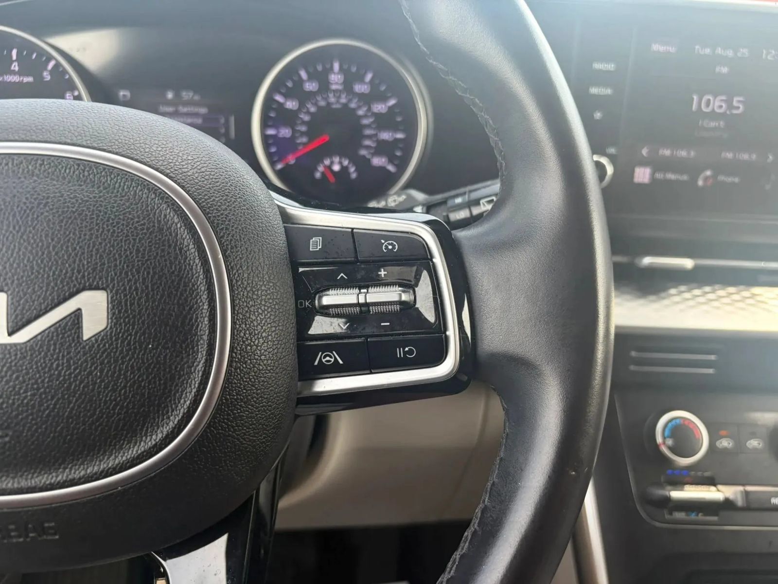 Used 2022 Kia Carnival LX FWD image 18