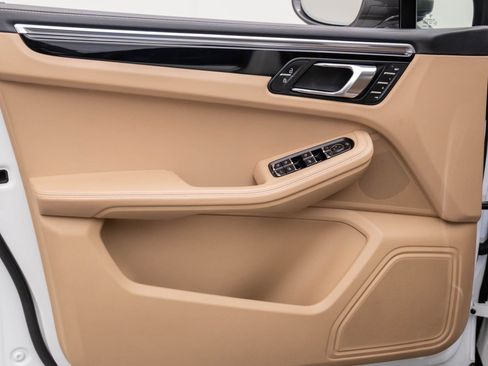 Certified 2023 Porsche Macan Turbo image 12