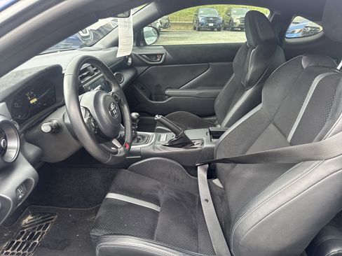 Used 2025 Toyota GR86 Premium RWD image 17