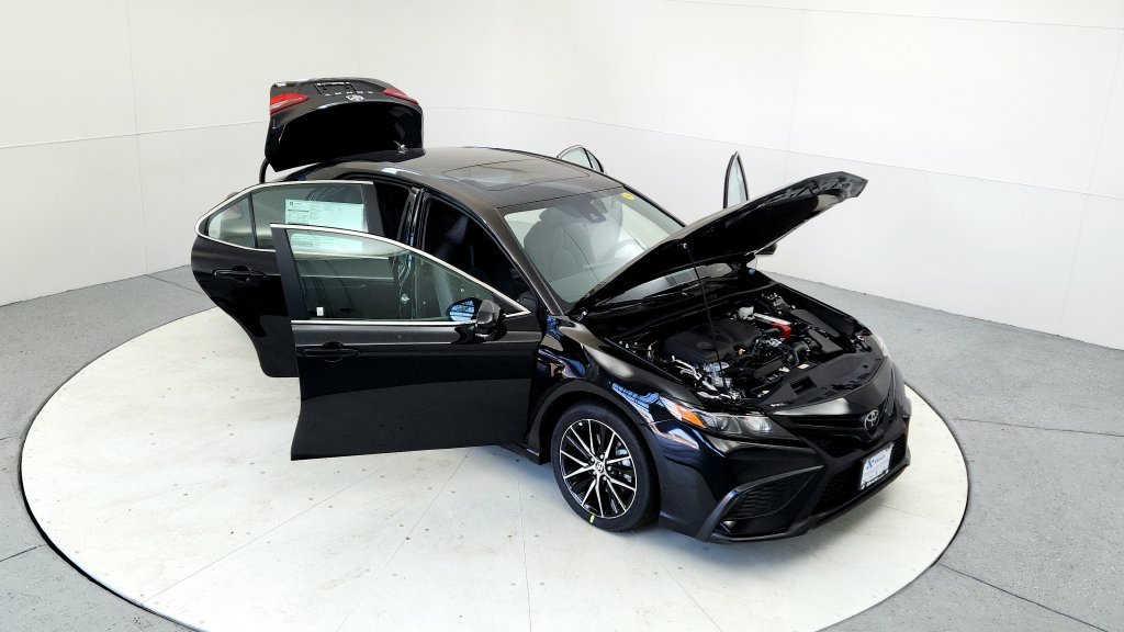 Certified 2024 Toyota Camry SE w/ Cold Weather Package AWD/4WD image 17