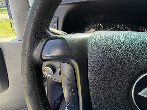 Used 2011 Chevrolet Express 3500 RWD image 35
