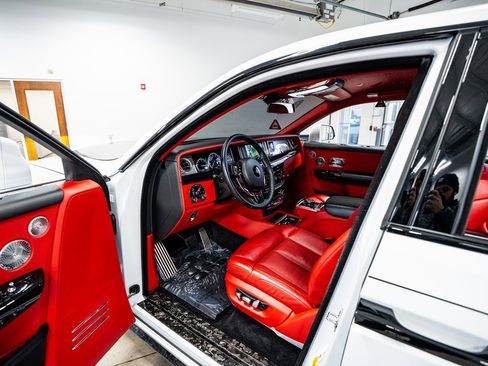 Used 2023 Rolls-Royce Phantom Sedan image 47