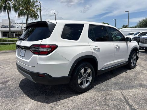 Used 2025 Honda Pilot EX-L image 6