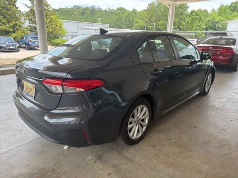 Used 2023 Toyota Corolla LE w/ LE Convenience Package FWD image 3