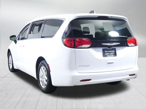 Used 2024 Chrysler Voyager LX FWD image 5