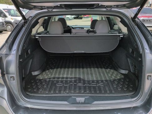 Used 2025 Subaru Outback Premium AWD/4WD image 13