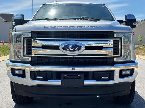Used 2017 Ford F250 XLT w/ XLT Premium Package AWD/4WD image 9